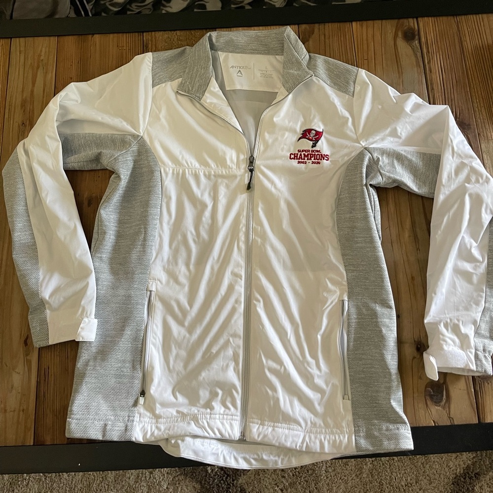 NWOT Bucs Super Bowl Windbreaker